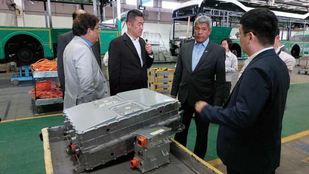 Jerônimo visita fábricas da BYD na China com o objetivo de batalhar para trazer a indústria para a Bahia