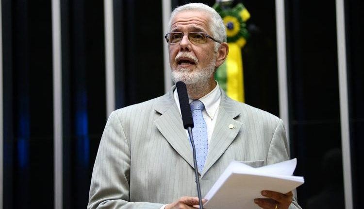 Câmara dos Deputados aprova urgência de Projeto de Lei para possibilitar a recontratação de médicos cubanos