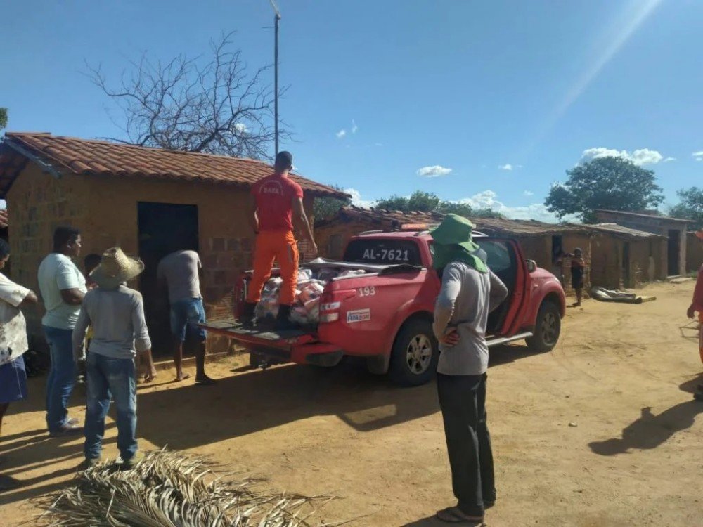 Corpo de Bombeiros Militar da Bahia realiza a distribuição de seis mil cestas básicas do programa Bahia Sem Fome para comunidades indígenas
