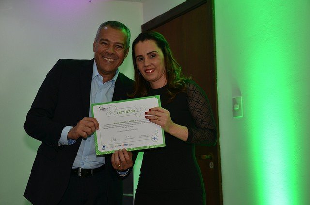 Prefeito Joaquim Neto participa de solenidade de entrega dos certificados do Programa Liderar o Futuro
