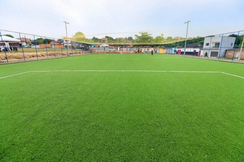 O Governo do estado realiza a entrega de areninha e autoriza melhorias em aeroporto de Teixeira de Freitas