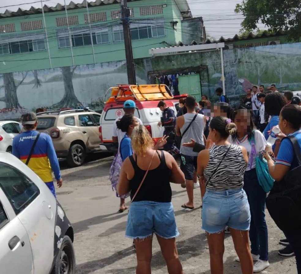 Estudante é levado para delegacia após invadir escola em Salvador com faca