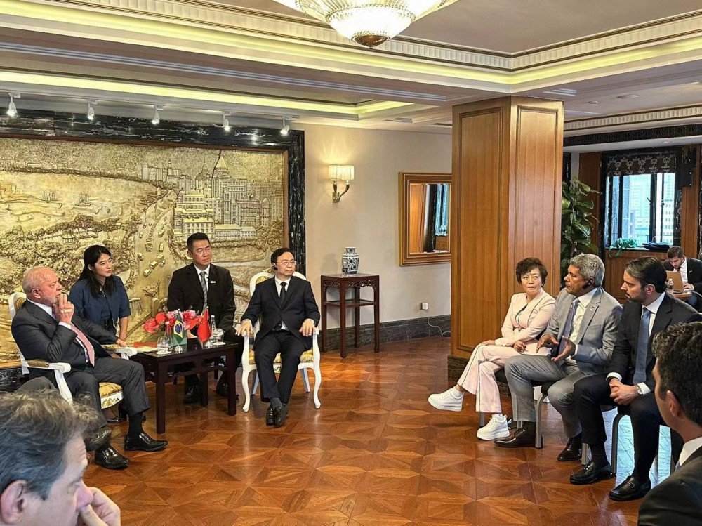 Durante reunião com Jerônimo, Lula assegura seu apoio à instalação de uma fábrica de veículos elétricos chineses na Bahia