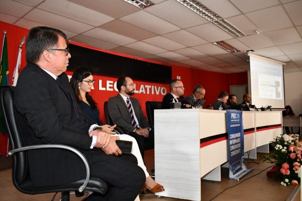 Conselheiros do CONDECON tomaram posse nesta sexta-feira (14)