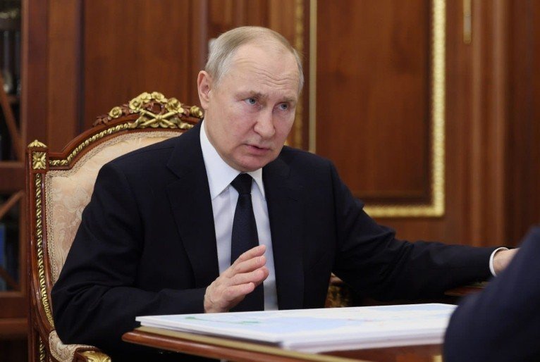 Lula recebe convite de Putin para participar do Fórum de São Petersburgo, na Rússia