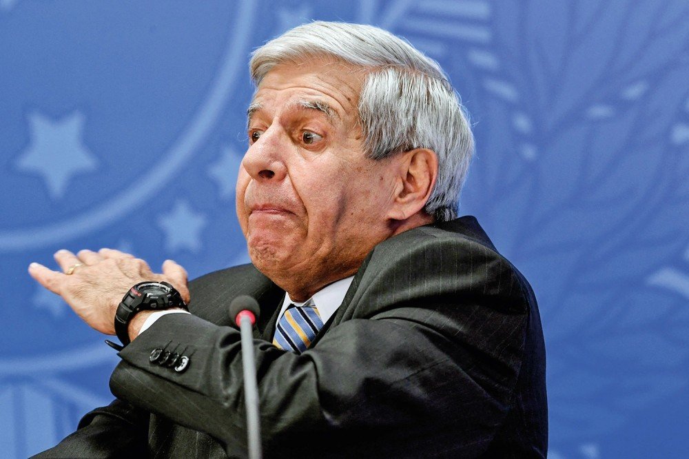 Um vídeo mostra o major indicado por Augusto Heleno guiando terroristas no Planalto, de acordo com novas imagens divulgadas