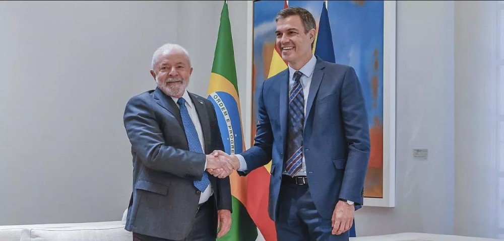 Espanha celebra retorno do Brasil como parceiro fundamental para enfrentar os desafios globais, diz Pedro Sánchez