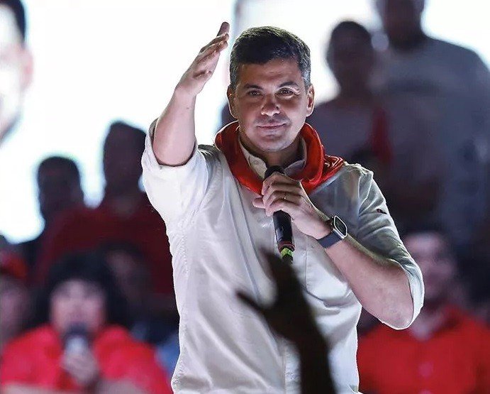 Presidente eleito do Paraguai é Santiago Peña do partido Colorado