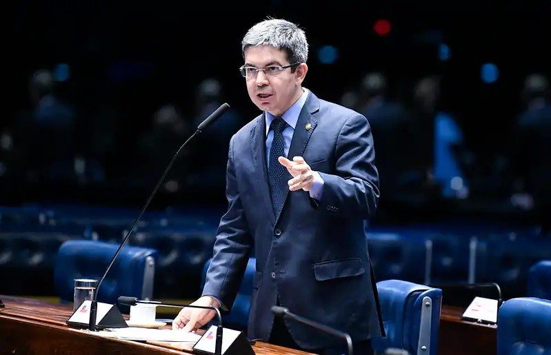 Randolfe quer aplicar uma multa de 20% sobre o faturamento do Google e também bloquear as contas bancárias da empresa