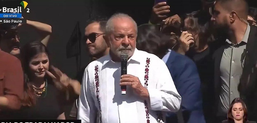 Durante o ato das centrais sindicais, Lula diz “todos que tentaram dar golpe serão presos”