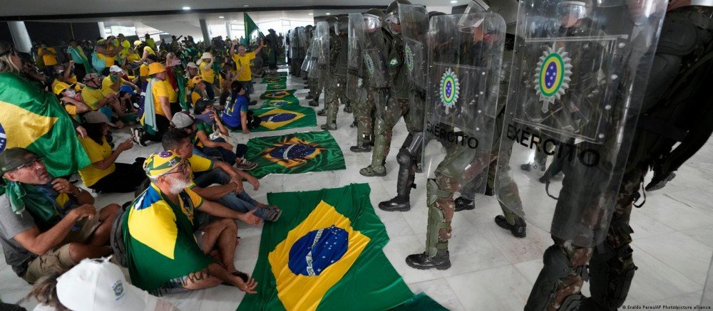 A maioria do STF votou a favor de tornar mais 250 réus pelo caso do 8 de Janeiro