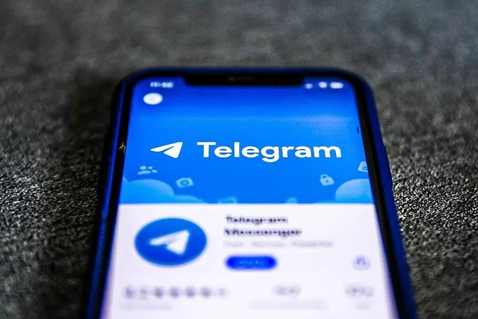 Após decisão do STF, o Telegram removeu mensagem contra o Projeto de Lei das Fake News
