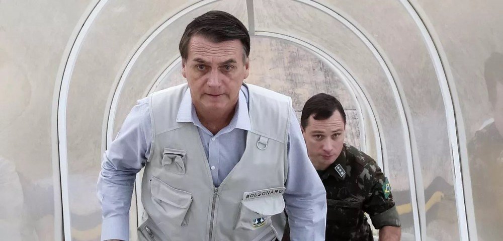 Aliados garantem que Mauro Cid, tido como um submisso de Bolsonaro, assumirá toda a responsabilidade pela falsificação dos cartões de vacina