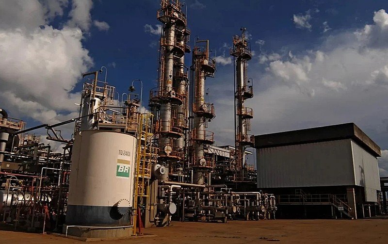Na próxima semana, a Petrobras pode anunciar o fim da política de reajuste de preços baseada no dólar