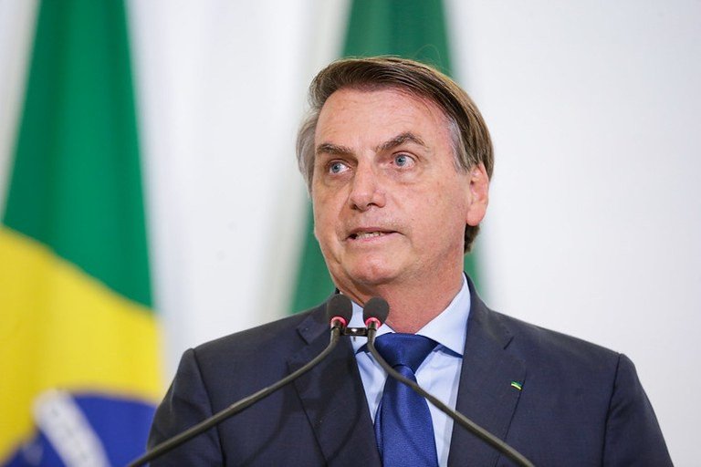 A equipe de defesa do presidente Bolsonaro confirma a existência de uma conta nos Estados Unidos