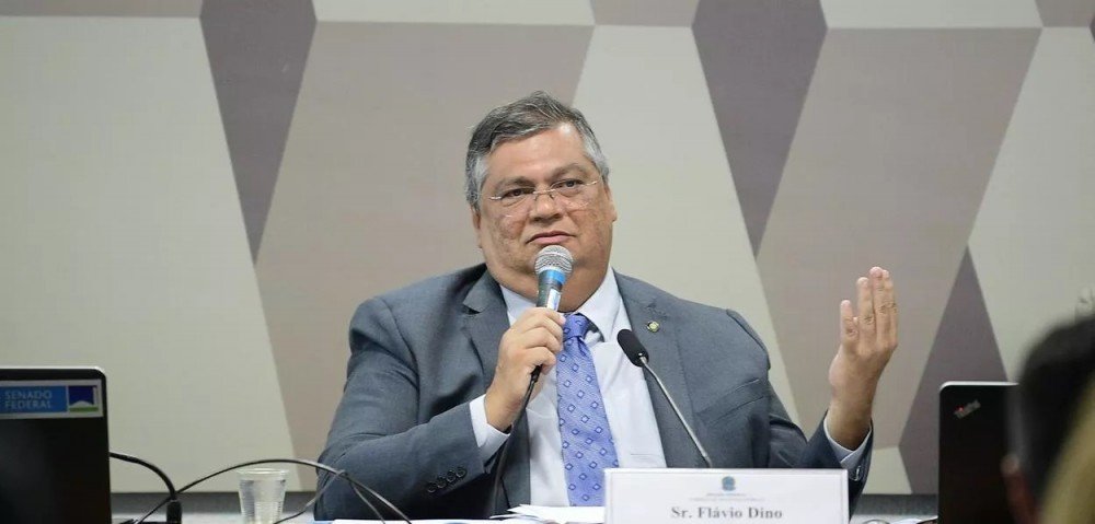 Dino relata ter recebido ameaças e afirma estar adotando medidas legais para lidar com a situação