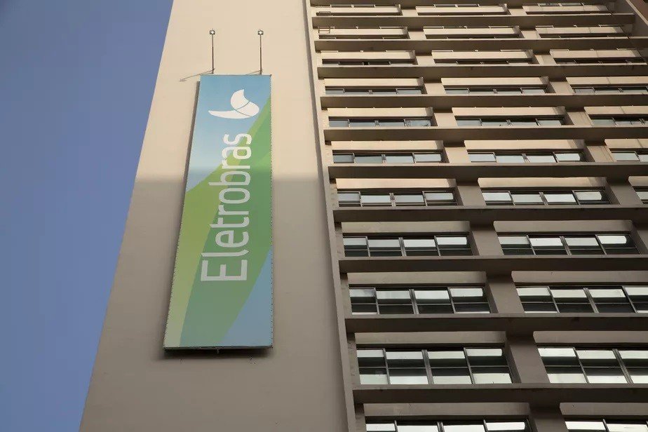 FGTS-Eletrobras registra prejuízo de R$ 1 bilhão em menos de um ano devido à desvalorização das ações. É hora de migrar?