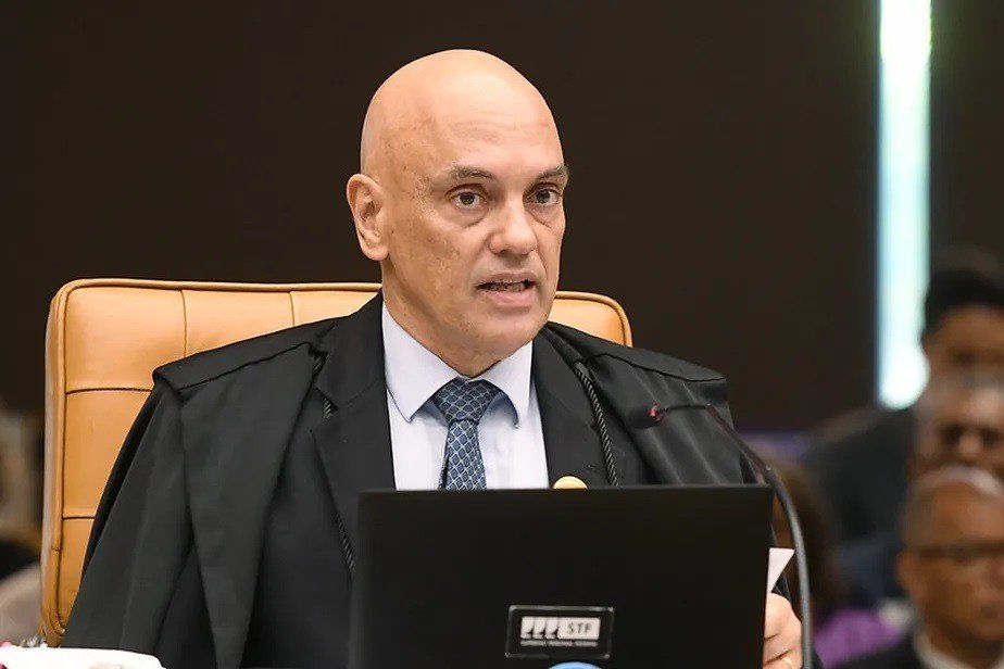 Alexandre de Moraes afirma que Mauro Cid 'não arquitetou a ação criminosa' sem o conhecimento de Bolsonaro