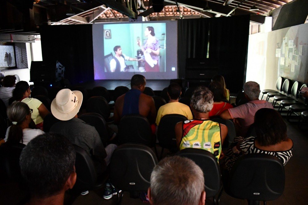 Promovendo acesso ao lazer, à arte, à diversão e à cultura, o CAPS III realiza uma sessão de cinema especialmente voltada para os usuários