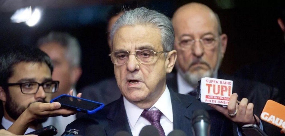 Presidente da CNI: Juros altos limitam o crescimento econômico do país