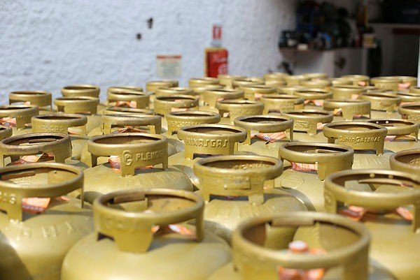 Um decreto estabelece a extensão do pagamento do auxílio gás extra até o final de 2023