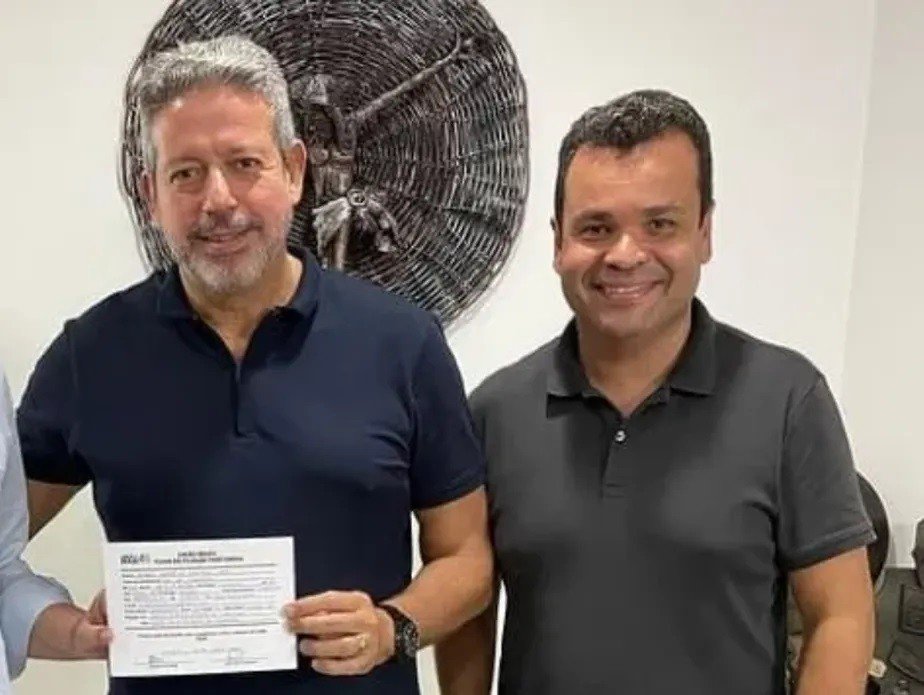 PF estima que serão necessárias duas semanas para realizar a análise do material apreendido durante a operação que resultou na prisão do ex-assessor de Lira