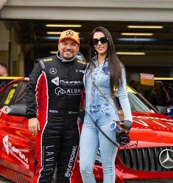 Piloto e namorada morrem e a possível causa é a febre maculosa