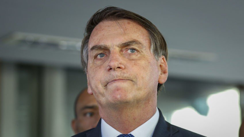 A Justiça determina o bloqueio de R$ 87 mil das contas de Bolsonaro