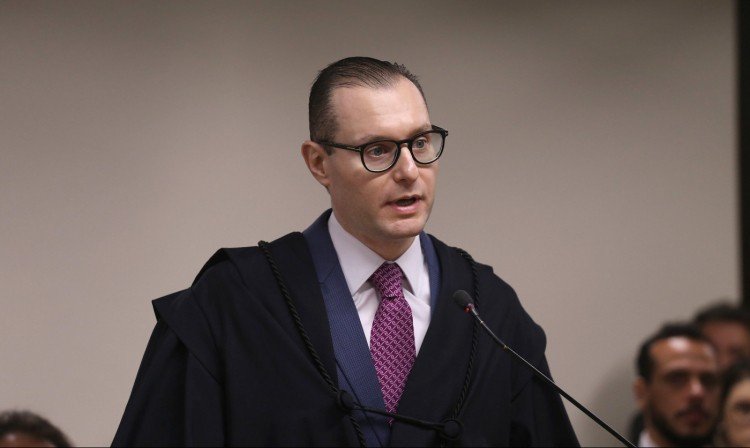 O relator no Senado emitiu um parecer favorável à indicação de Zanin para o STF