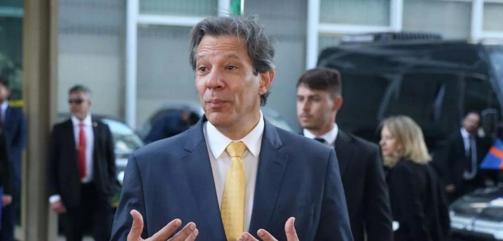 Haddad critica juros altos e diz que Brasil convive com 