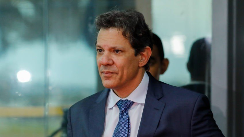 Ministério da Fazenda reduz a zero alíquota de importação para compras de até US$ 50