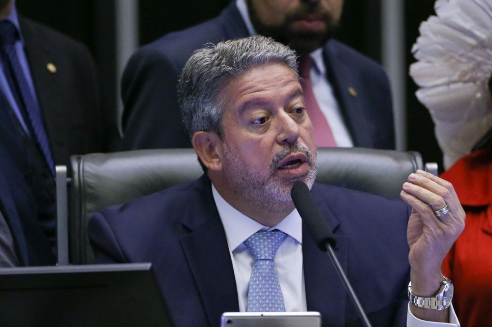 Lira convoca uma reunião de líderes e quer destravar votações do marco fiscal e da reforma tributária antes de recesso