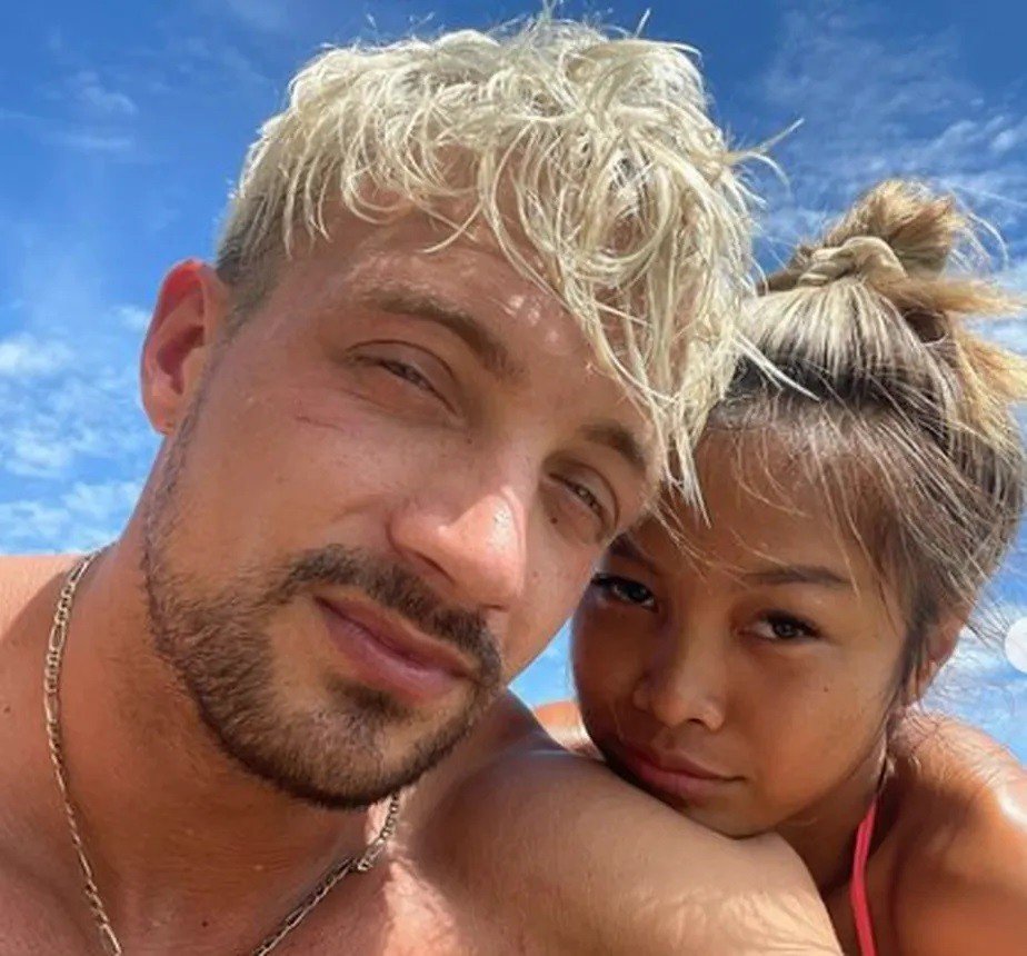 Namorada diz que fisiculturista e youtuber morto aos 30 anos ignorou sintomas: 'Achou que era dor normal'