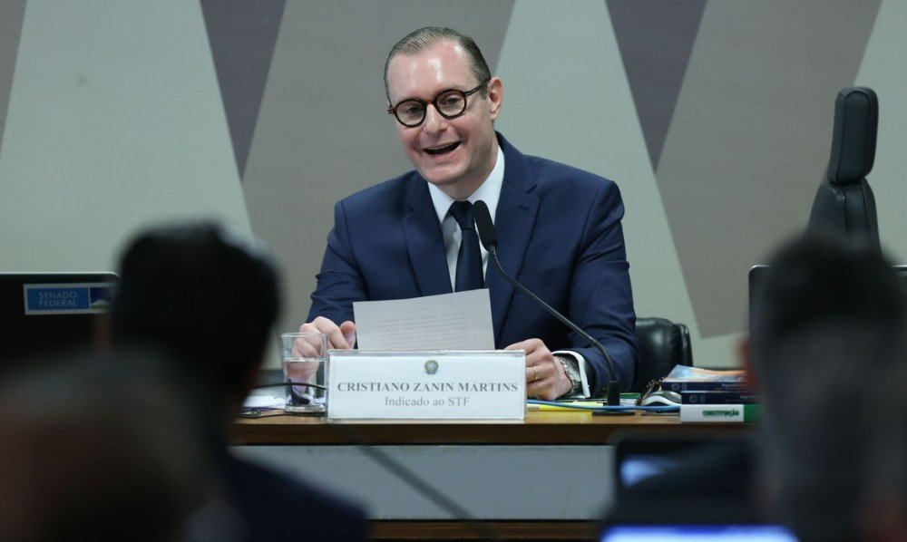 Nomeação de Zanin como ministro do STF é publicada no DOU