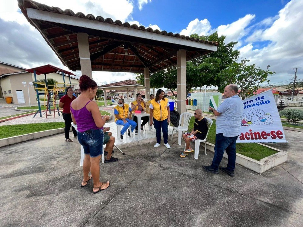 População residente em condomínio é vacinada no local pela Equipe de Vigilância em Saúde