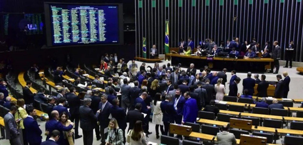 PL dá 20 votos favoráveis à Reforma Tributária, isolando ainda mais Bolsonaro