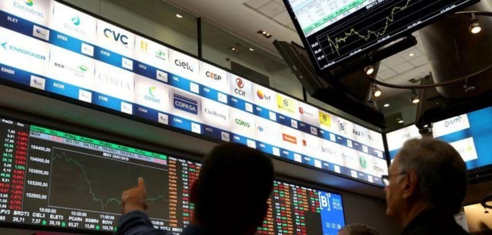 Ibovespa recupera parte das perdas da véspera, fecha em alta de 1,25% e acumula ganhos na semana
