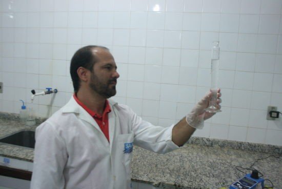 QUALIDADE DA ÁGUA: Coloração esbranquiçada não se deve a excesso de cloro e não faz mal