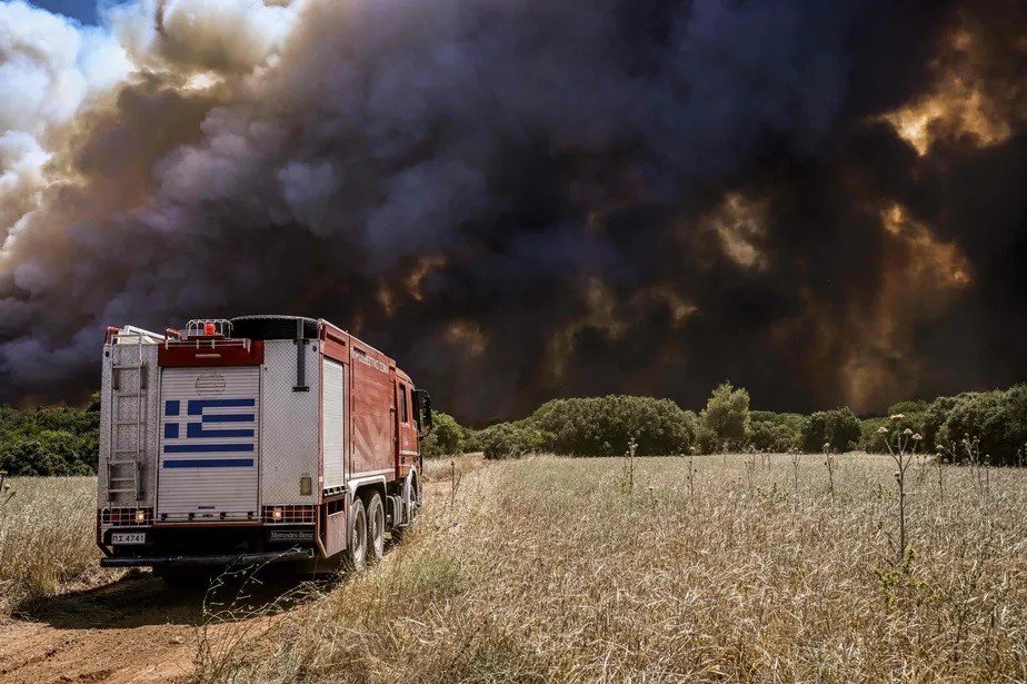 Nova onda de calor provoca incêndios florestas na Grécia; veja imagens