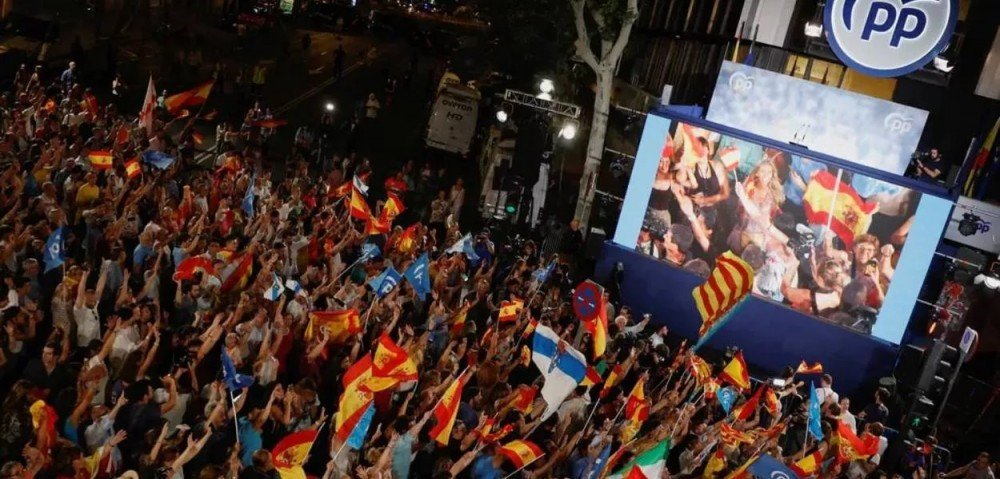 Na Espanha, direita vence eleições, mas sem maioria para governar