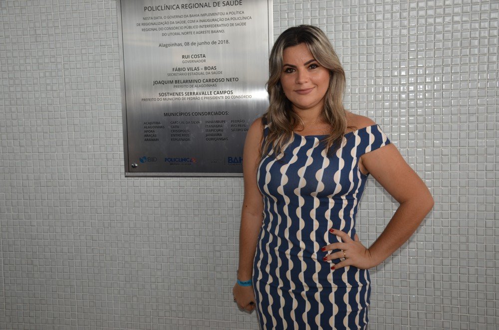 A primeira dama Carla Reis nega intenção de ocupar secretaria no governo JN