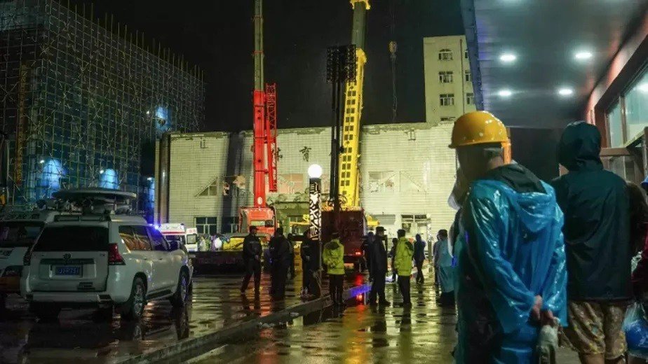 Na China, Teto de ginásio escolar desaba durante jogo de vôlei e mata 11