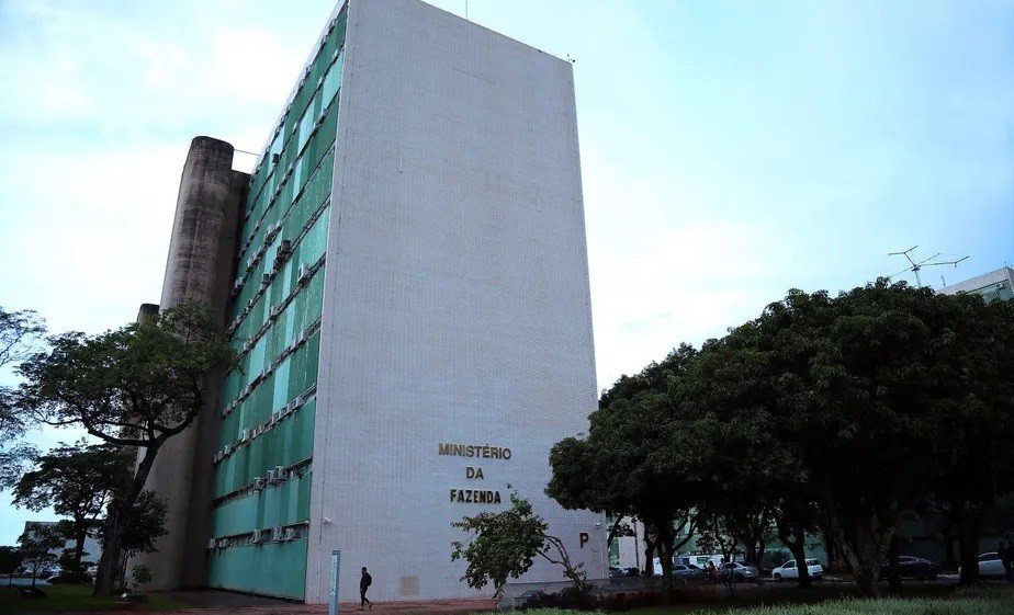 Governo quer obrigar prefeitos e governadores a fecharem todo ano com dinheiro em caixa