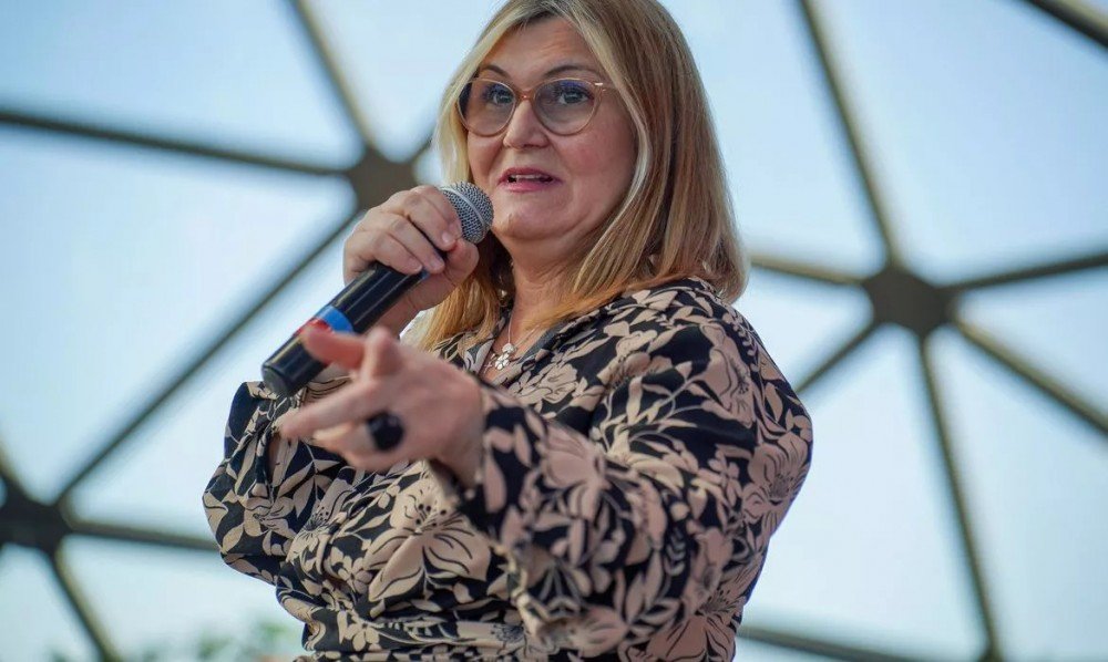 Bolsa Família poderá ser pago no futuro com real digital, diz presidenta da Caixa