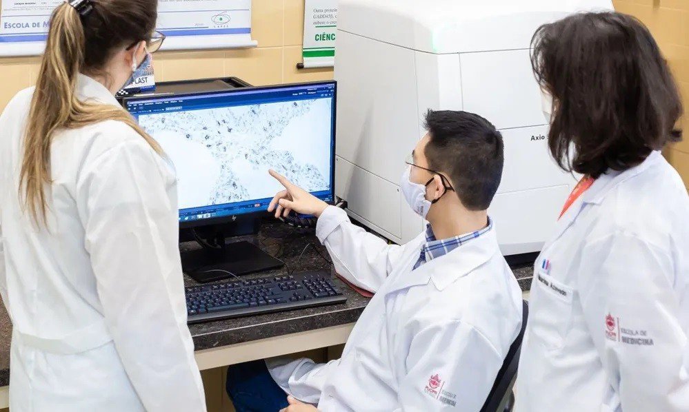 Entre 2022 e 2021, Brasil teve queda de 7,4% na produção científica