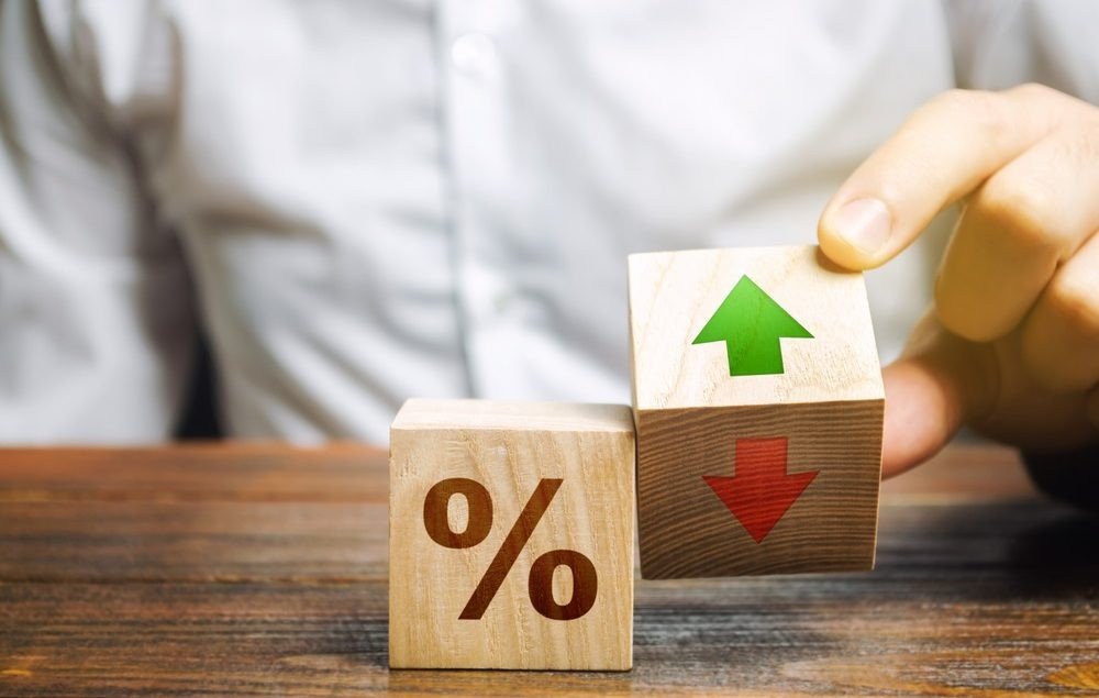 Mercado vê ciclo mais intenso de cortes na Selic, com taxa em 9,25% no final de 2024