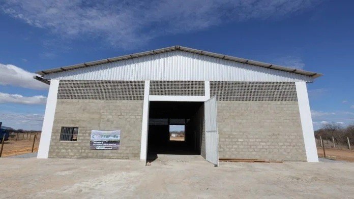 Em Oliveira dos Brejinhos, Governo realiza entregas para produtores de ovinos e caprinos