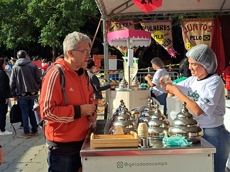Sorvete saudável do MST: Natural, com leite fresco e frutas orgânicas