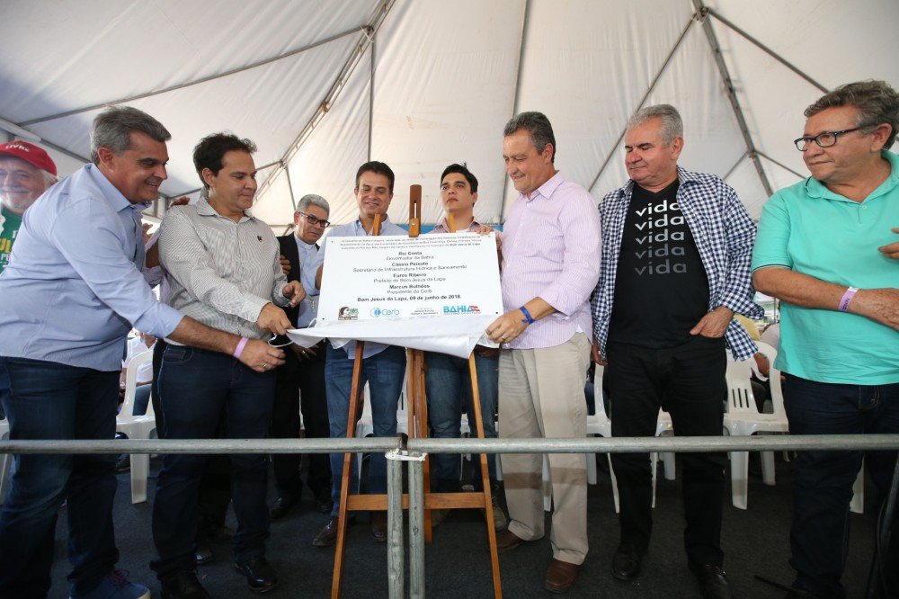 Rui entrega abatedouro e frigorífico e anuncia licitação para projeto do novo aeroporto de Bom Jesus da Lapa