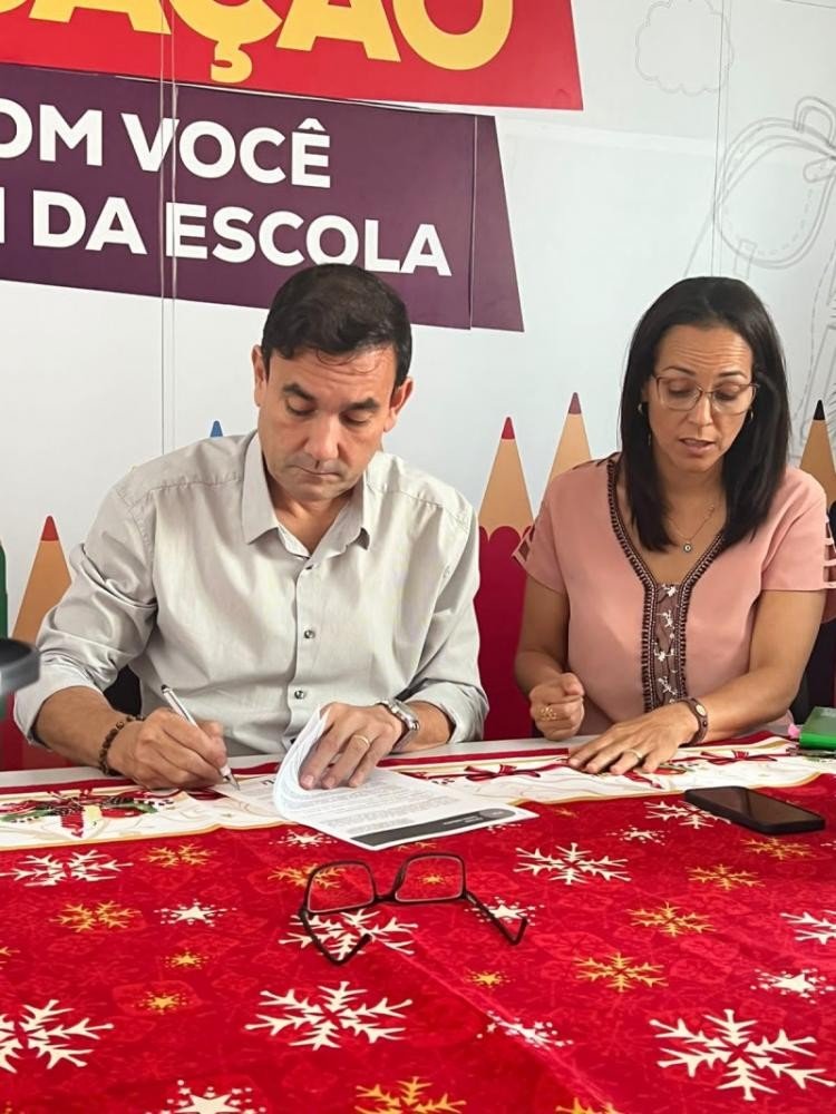 Novos servidores aprovados no Concurso Público tomam posse na Prefeitura